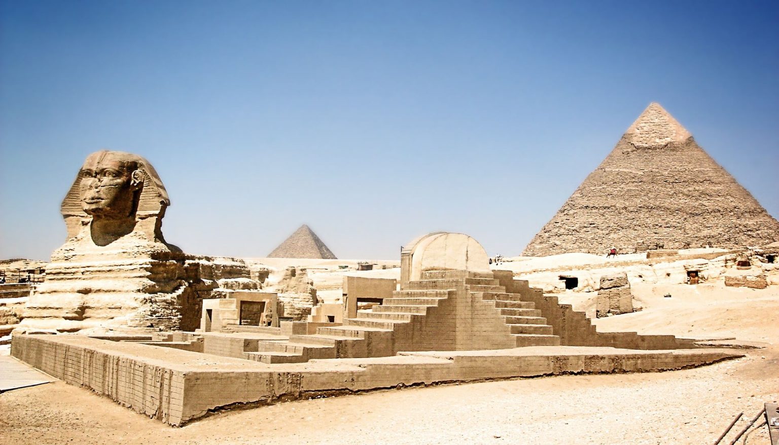 Ou Se Trouve Le Sphinx Par Rapport Aux Pyramides